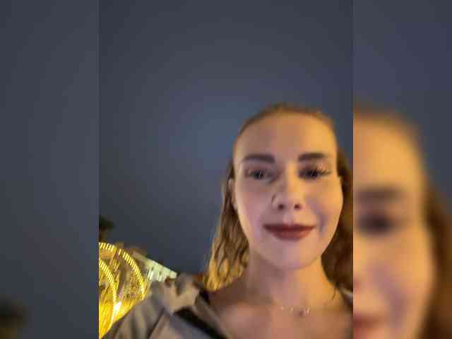 VikkiExtraCheese's chat room