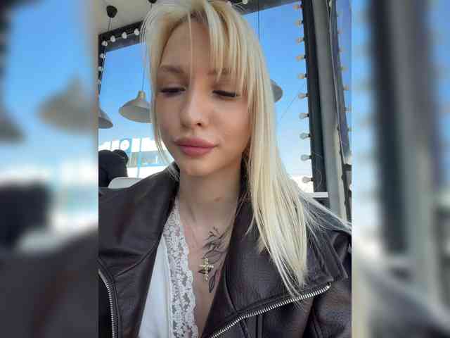 Cristi-Candy's chat room