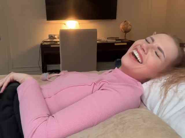 VikkiExtraCheese's chat room