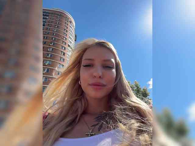 Cristi-Candy's chat room