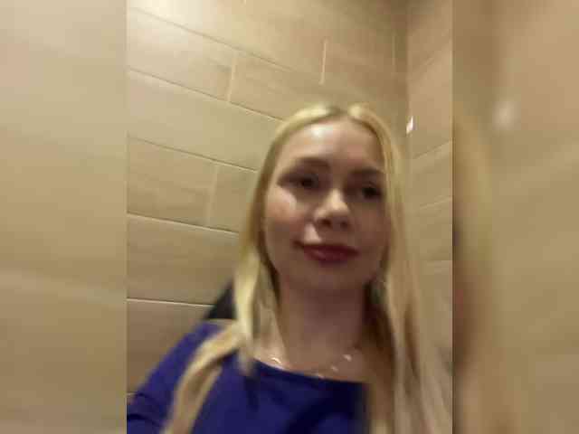 MirandaNow's chat room