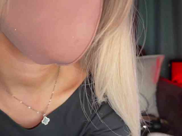 PinkFoxya's chat room