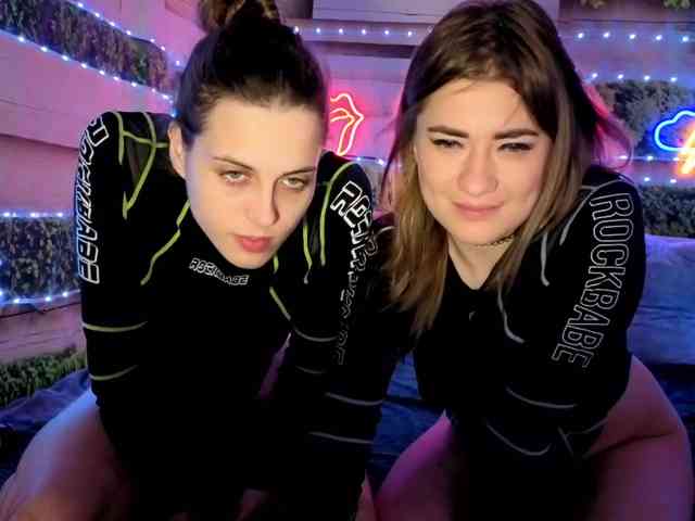 2Laski2's chat room