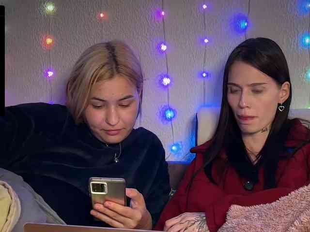 -Zoe-Love-'s chat room