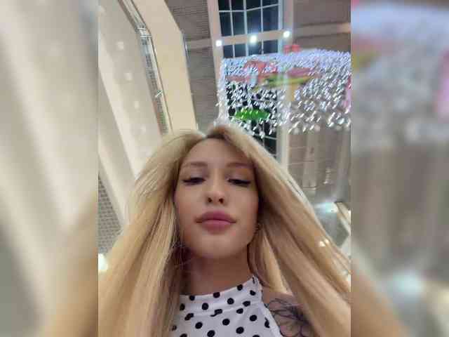 Cristi-Candy's chat room
