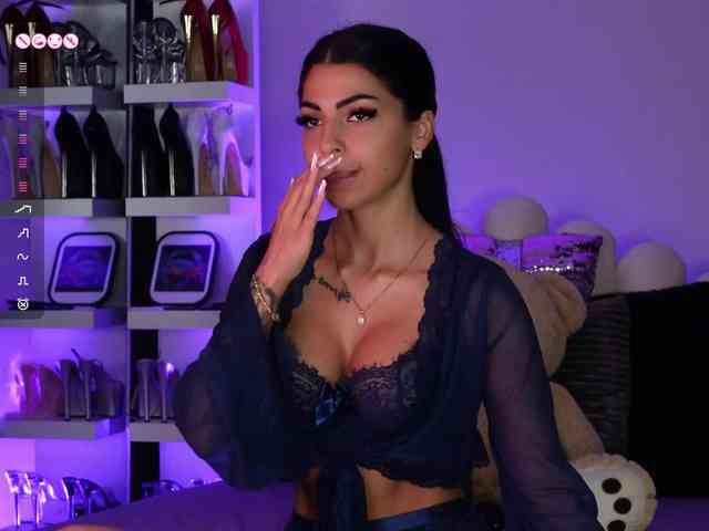 AngelaMyst's chat room