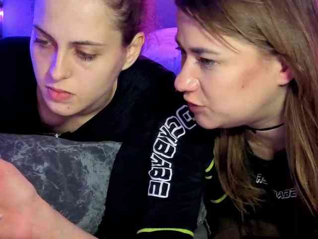 2Laski2's chat room