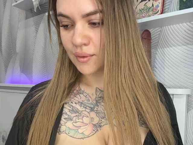 -Tiki-Riki-'s chat room
