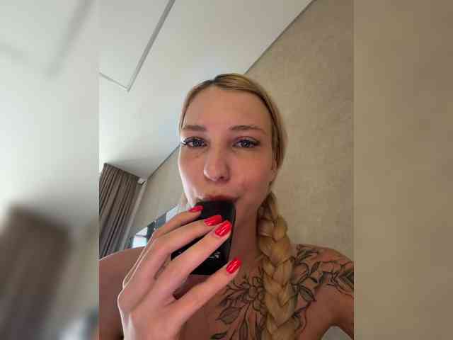 Cristi-Candy's chat room