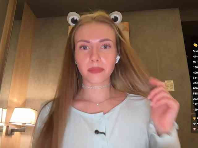 VikkiExtraCheese's chat room