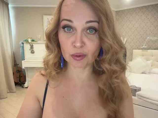 Milf_Zabava's chat room