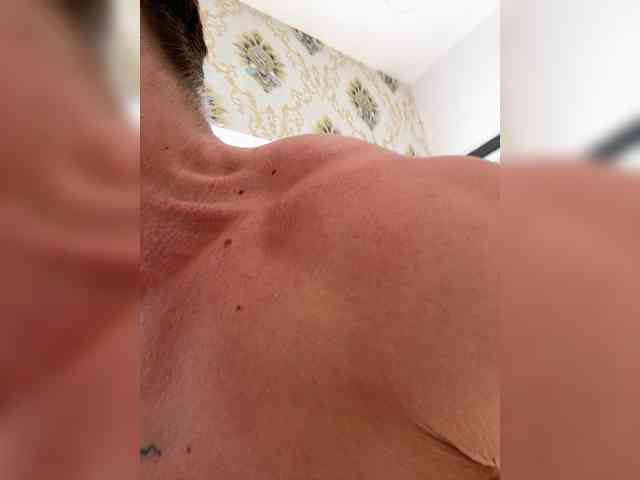 SukubOverlord's chat room