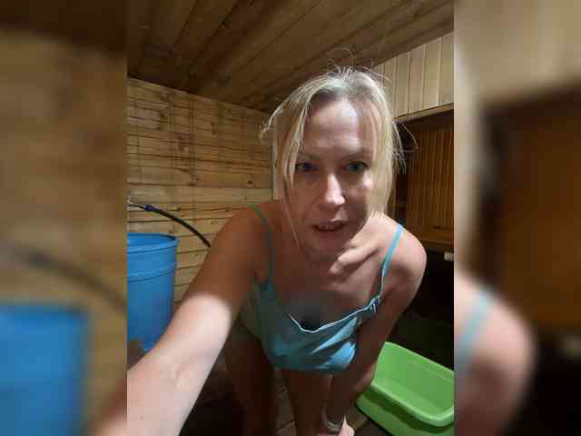 Milfa_hot's chat room
