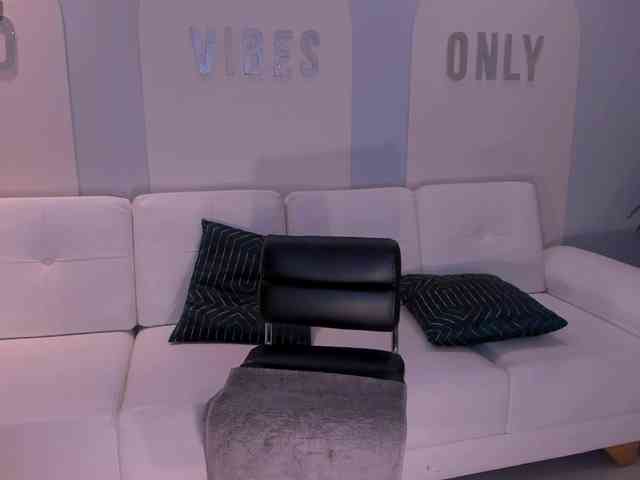 IsabellaMoretti's chat room