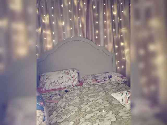 Her-Girl's chat room