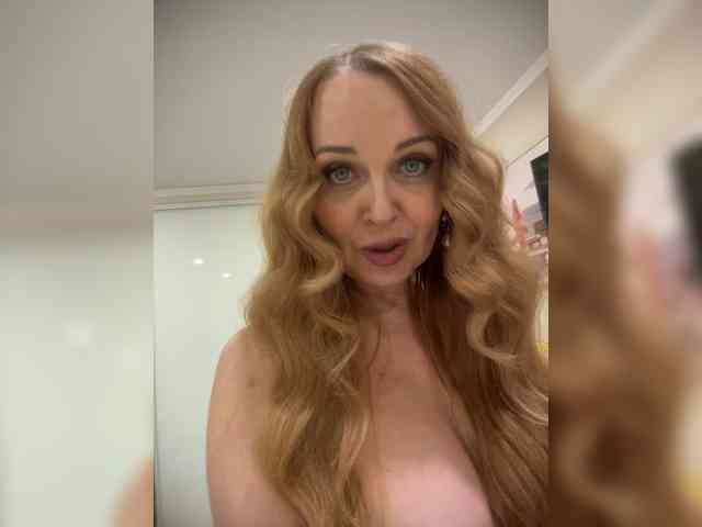 Milf_Zabava's chat room