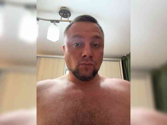 GloryHoleW's chat room