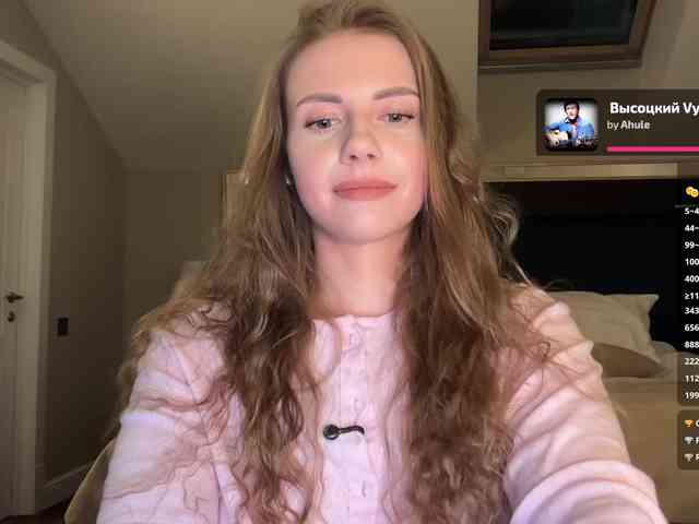 VikkiExtraCheese's chat room