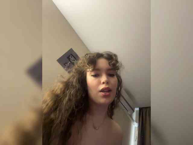 YourLadyyy's chat room