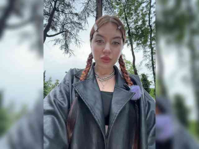 LINA69FEMDOM's chat room