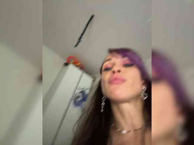 VIP17CoupleDream's chat room