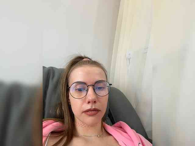 VikkiExtraCheese's chat room