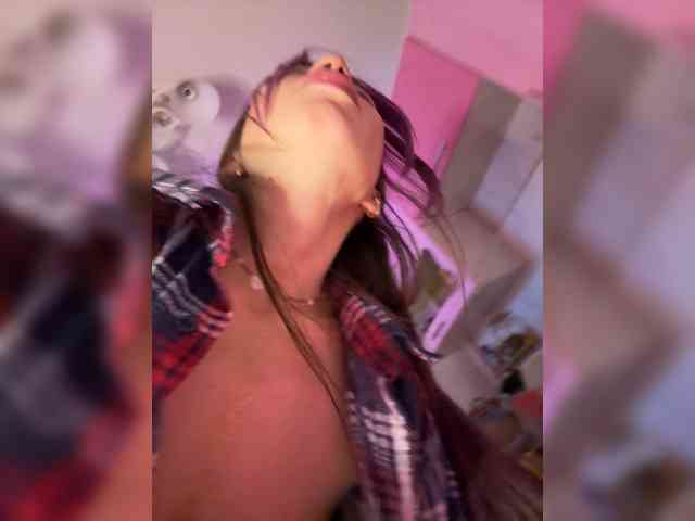 VIP17CoupleDream's chat room