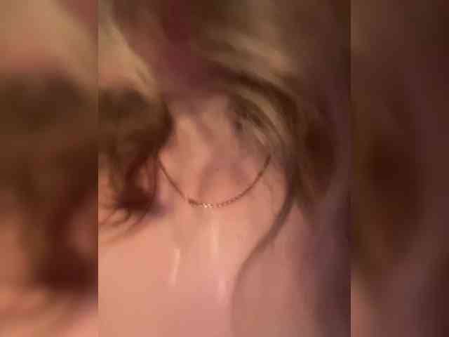 _IBlondy_'s chat room