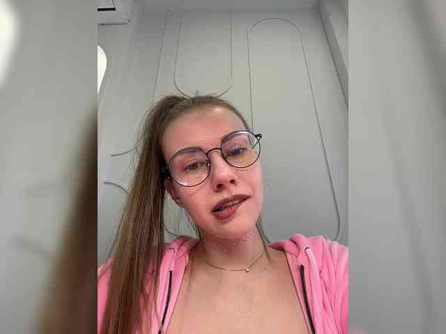 VikkiExtraCheese's chat room