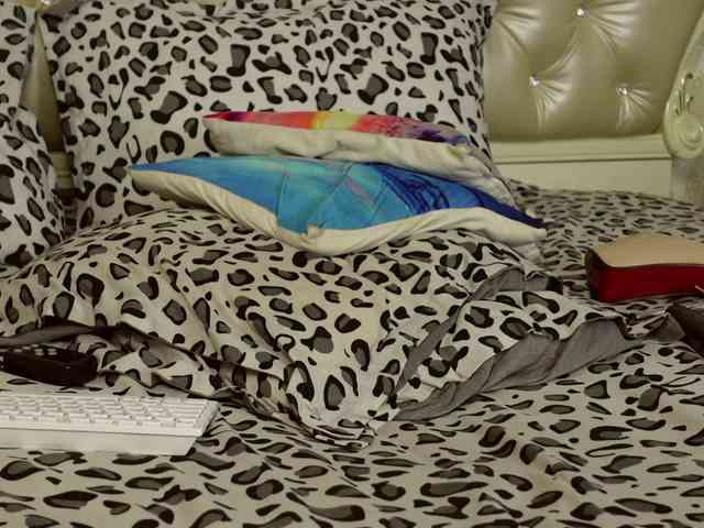 CarmellaAngel's chat room