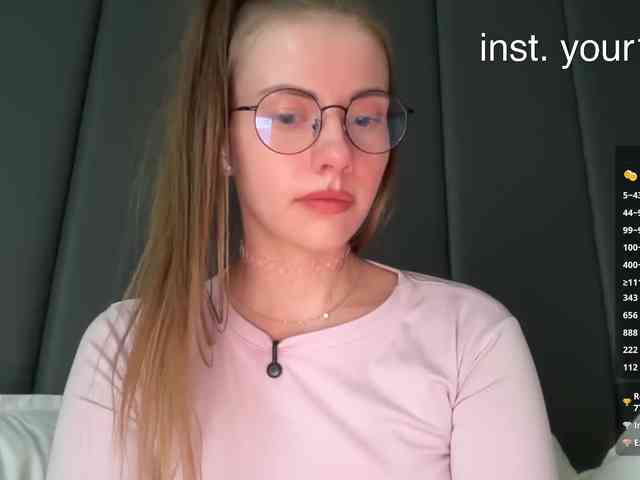 VikkiExtraCheese's chat room