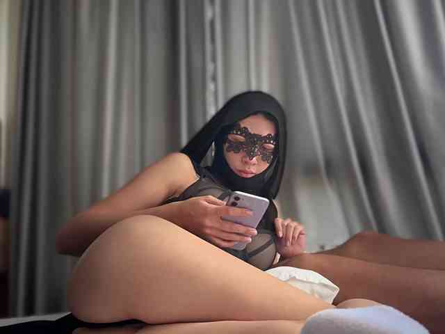 hiddenCrazySlut's chat room