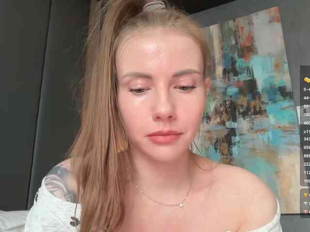 VikkiExtraCheese's chat room