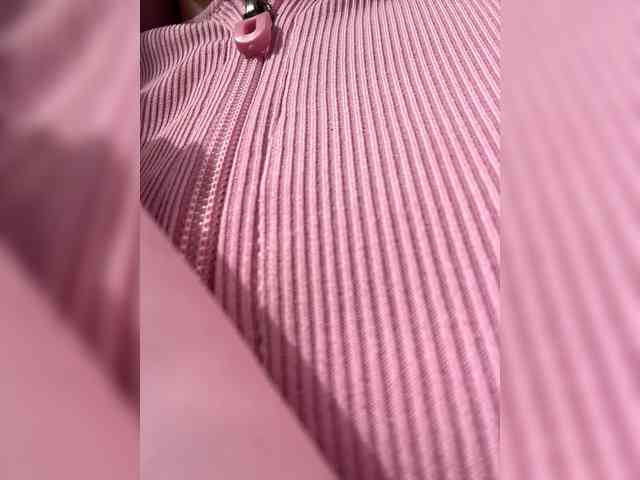 VikkiExtraCheese's chat room