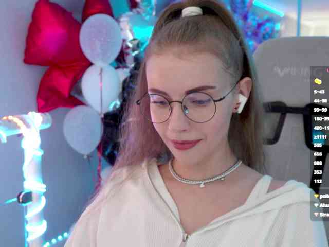 VikkiExtraCheese's chat room
