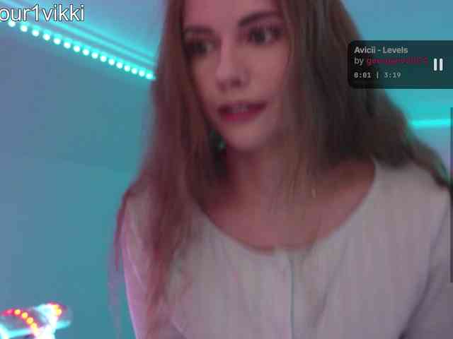 VikkiExtraCheese's chat room