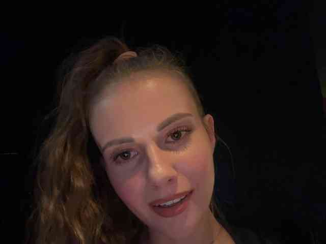 VikkiExtraCheese's chat room