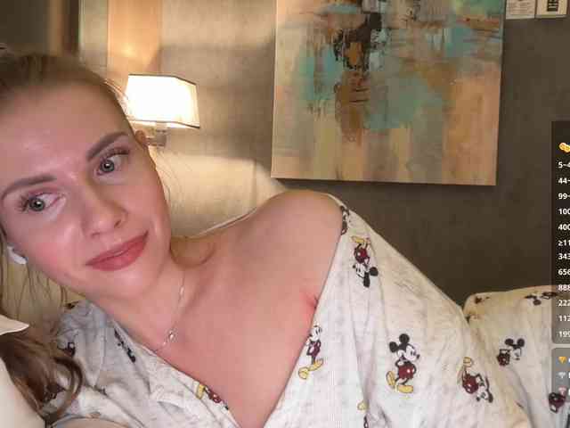 VikkiExtraCheese's chat room