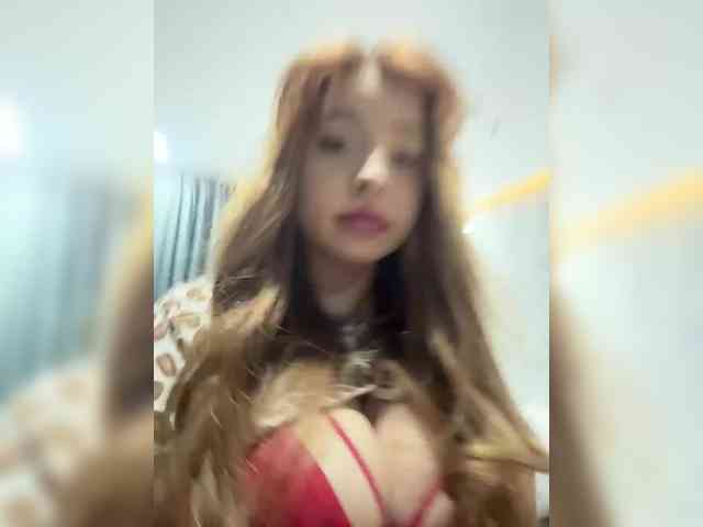 LittleDilara's chat room