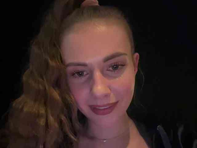 VikkiExtraCheese's chat room