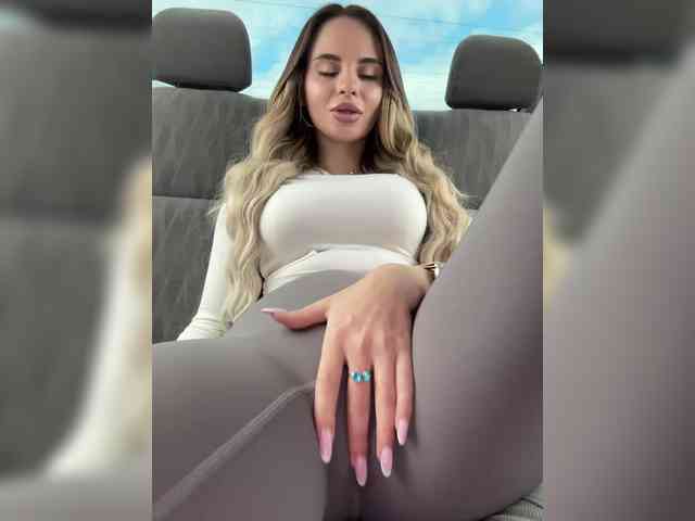 LedyMiya's chat room