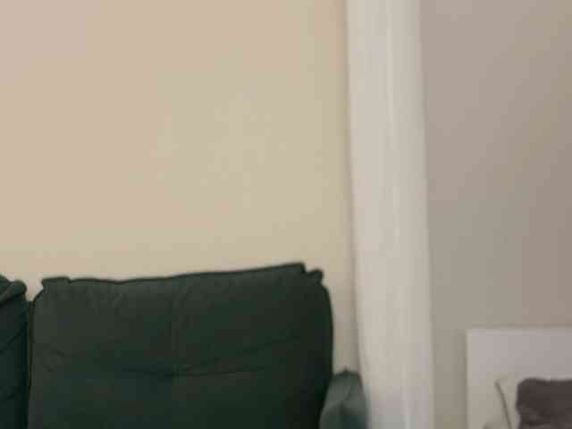 v_-_-_v's chat room