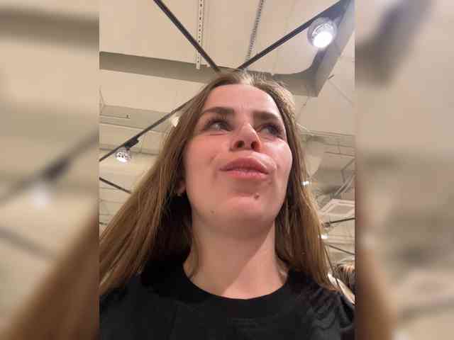 LolaSexxx's chat room
