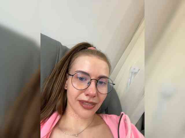 VikkiExtraCheese's chat room