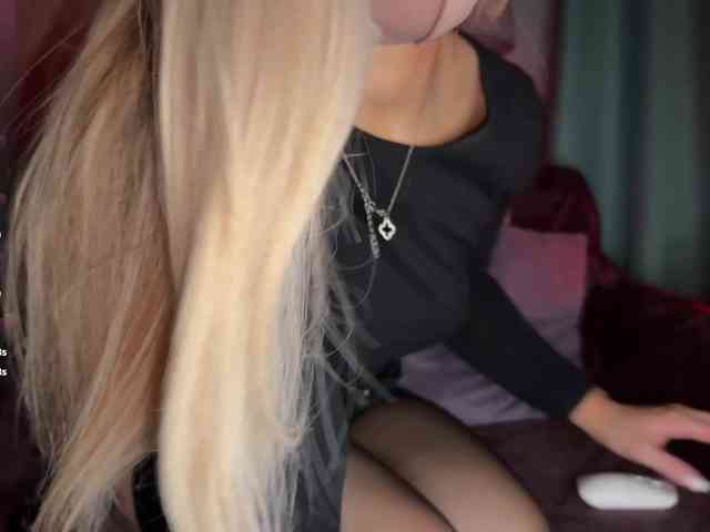 PinkFoxya's chat room