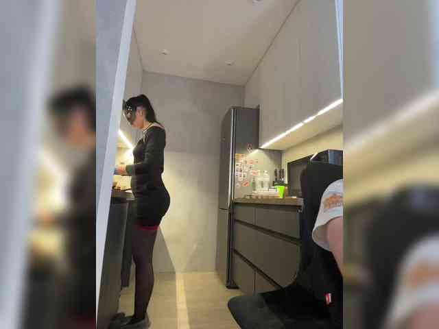 SexyMilf23's chat room
