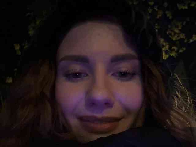 VikkiExtraCheese's chat room