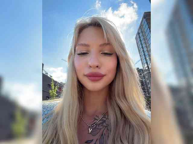 Cristi-Candy's chat room