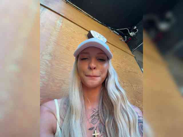 Cristi-Candy's chat room
