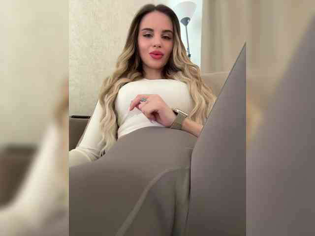 LedyMiya's chat room